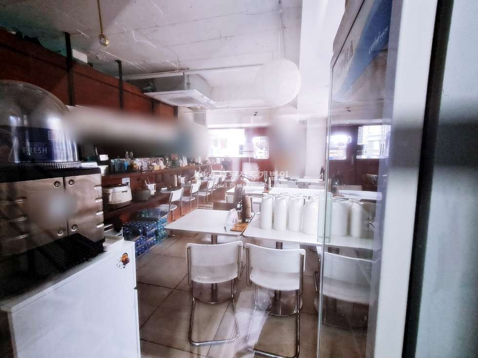 서울 마포구 상암동 DMC 먹자골목 1층 코너에 위치한 상가 추천드립니다. 월세 매물번호 11902 사진 2