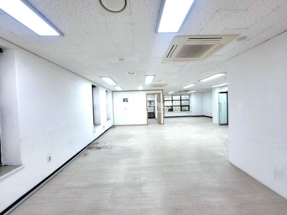 서울 마포구 동교동 홍대역도보2분거리 l 깔끔한사무실 l 학원 l 상가 l 4층 월세 매물번호 10038 사진 1