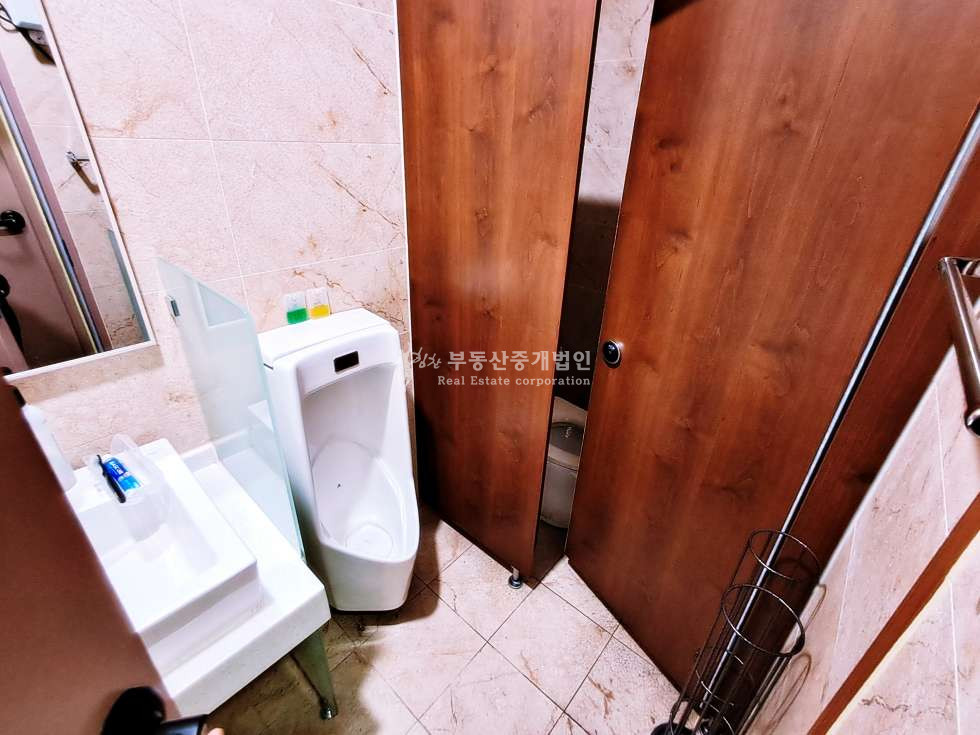 서울 마포구 서교동 서교동 잔다리로 대로변에 위치한 3층 사무실 추천드립니다. 월세 매물번호 12191 사진 17