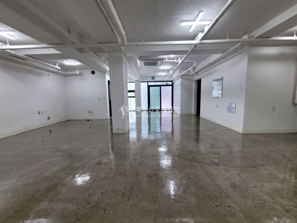 서울 마포구 동교동 BLDG43동 썬큰있는 깔끔한 지하상가 월세 매물번호 10800 사진 2