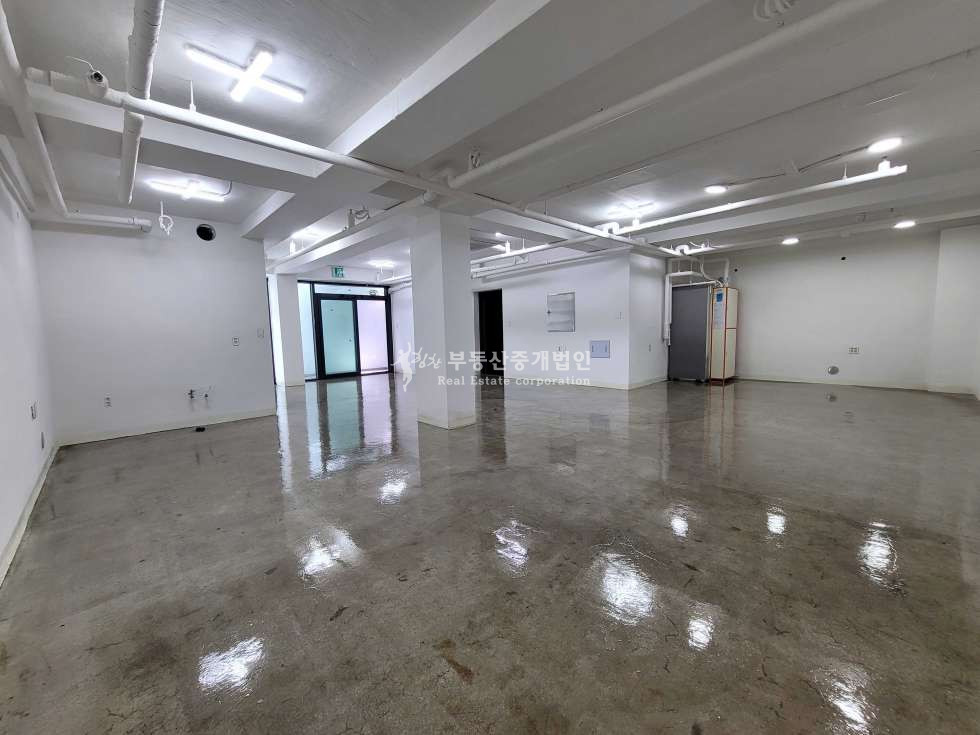 서울 마포구 동교동 BLDG43동 썬큰있는 깔끔한 지하상가 월세 매물번호 10800 사진 3