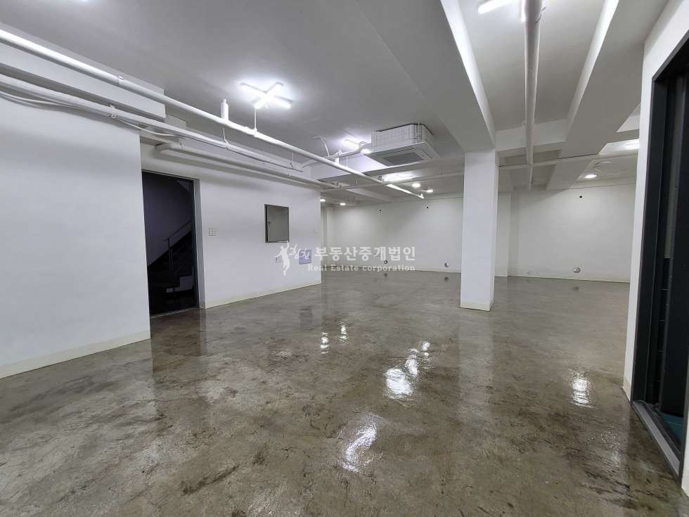 서울 마포구 동교동 BLDG43동 썬큰있는 깔끔한 지하상가 월세 매물번호 10800 사진 5