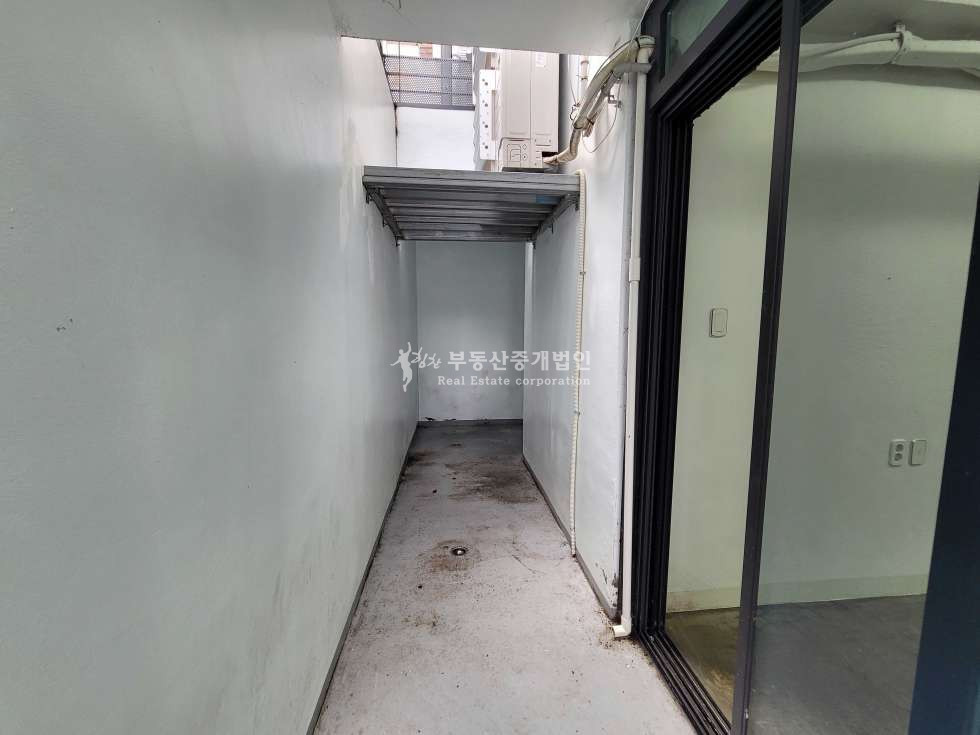 서울 마포구 동교동 BLDG43동 썬큰있는 깔끔한 지하상가 월세 매물번호 10800 사진 7