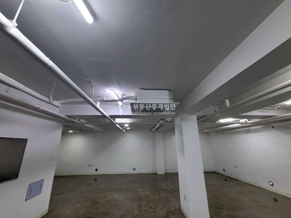 서울 마포구 동교동 BLDG43동 썬큰있는 깔끔한 지하상가 월세 매물번호 10800 사진 9