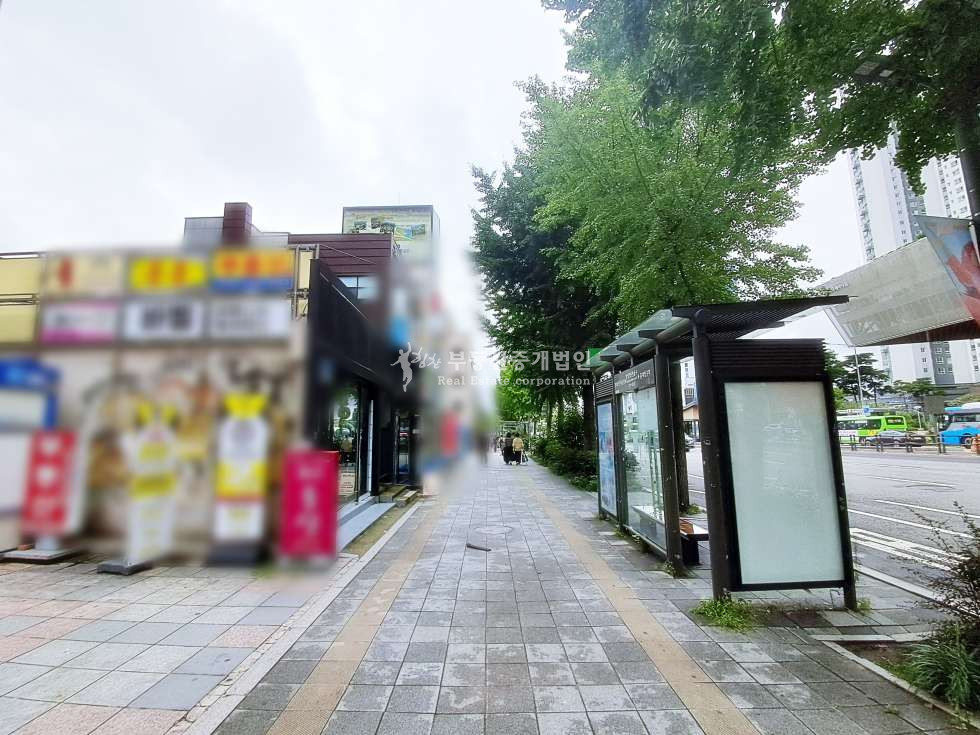 서울 마포구 서교동 합정역 도보 약 1분거리 위치한 대로변 1층 상가 추천드립니다. 월세 매물번호 11447 사진 2