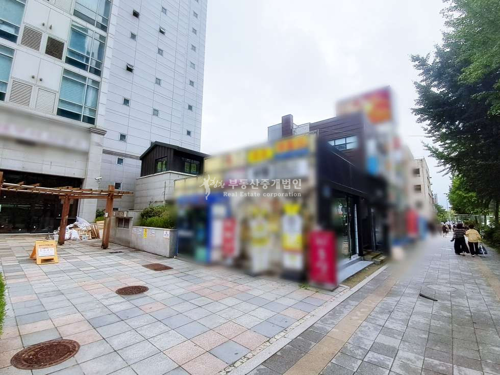 서울 마포구 서교동 합정역 도보 약 1분거리 위치한 대로변 1층 상가 추천드립니다. 월세 매물번호 11447 사진 3
