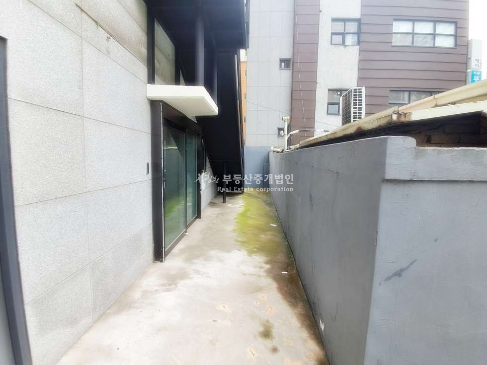 서울 마포구 서교동 합정역 도보 약 1분거리 위치한 대로변 1층 상가 추천드립니다. 월세 매물번호 11447 사진 6
