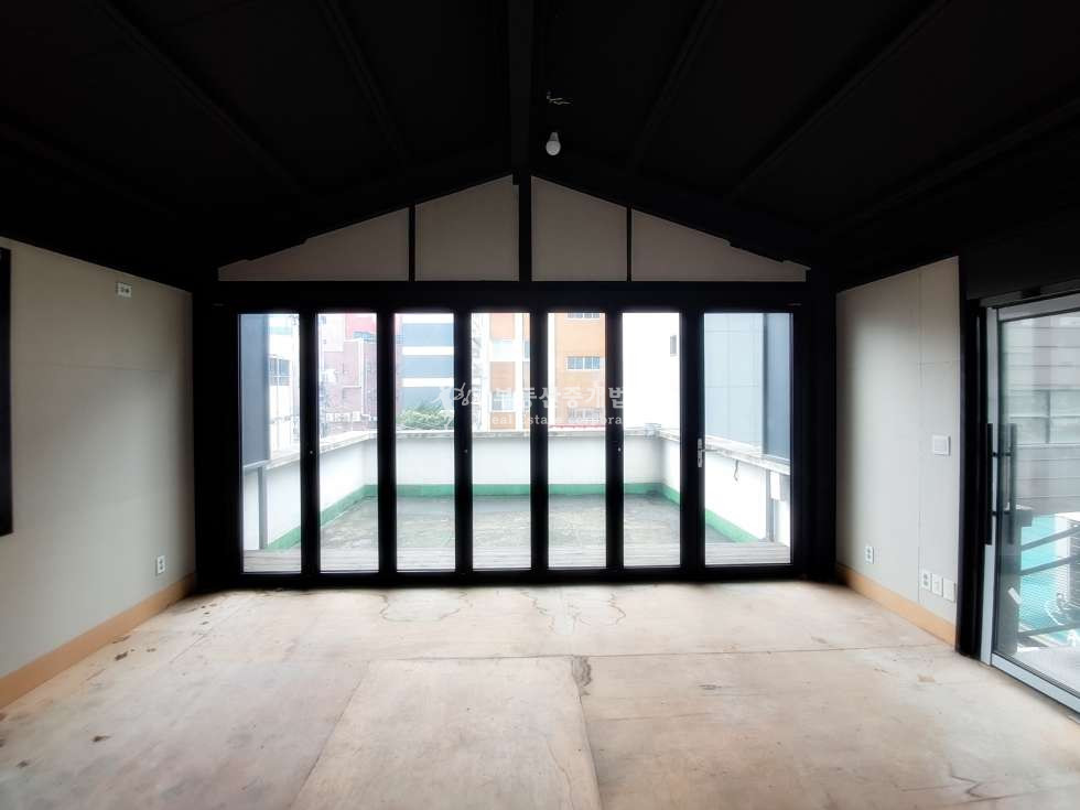 서울 마포구 서교동 합정역 도보 약 1분거리 위치한 대로변 1층 상가 추천드립니다. 월세 매물번호 11447 사진 9