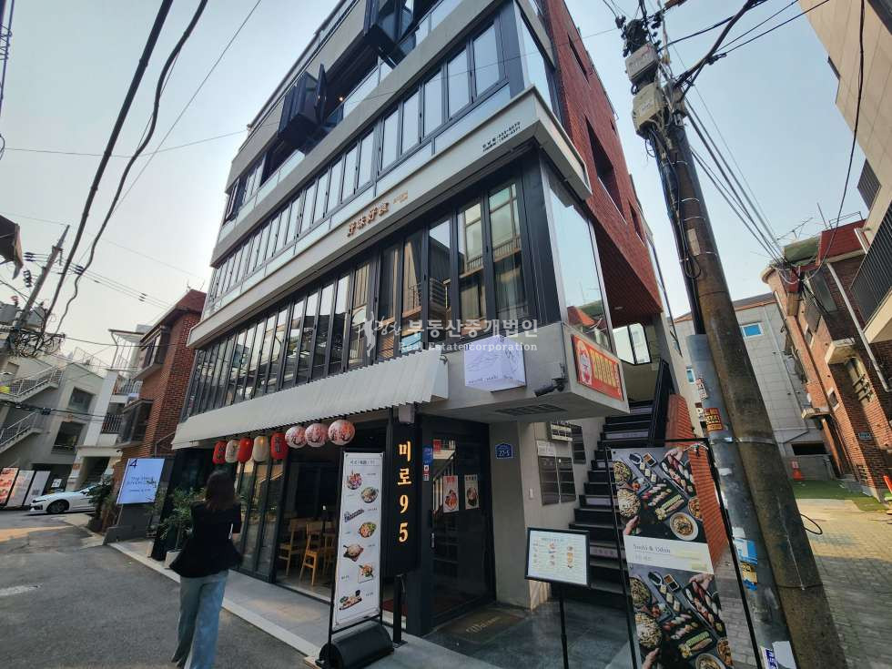 서울 마포구 연남동 무권리 l 첫입주 l 미로길메인 l 유동인구최상 l 3층 월세 매물번호 10298 사진 3