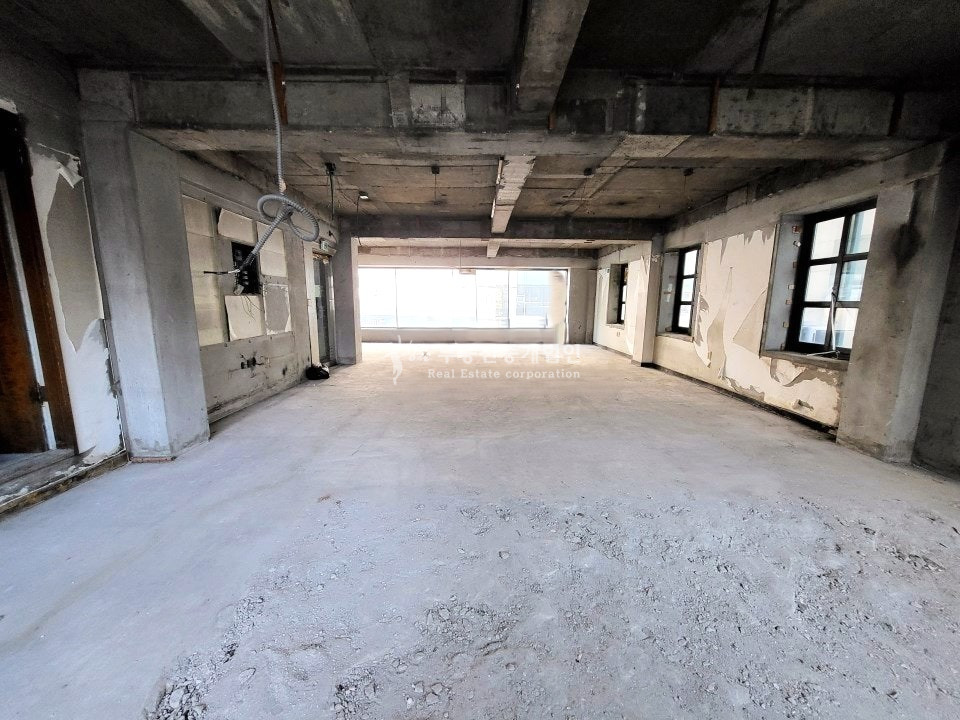 서울 마포구 동교동 365일ok 8번출구 도보2분 l 유동인구 극상 l 무권리기회 월세 매물번호 11484 사진 5