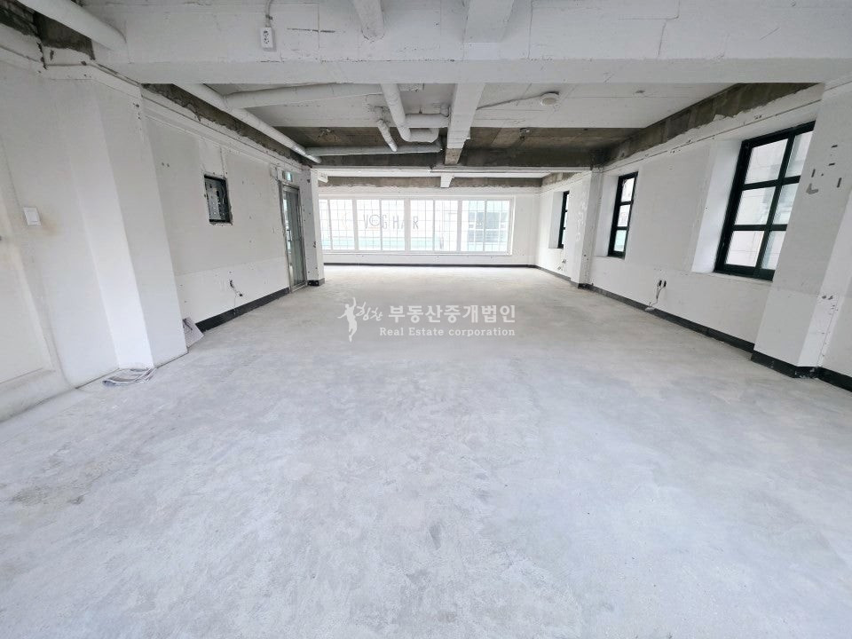 서울 마포구 동교동 365일ok 8번출구 도보2분 l 유동인구 극상 l 무권리기회 월세 매물번호 12637 사진 3