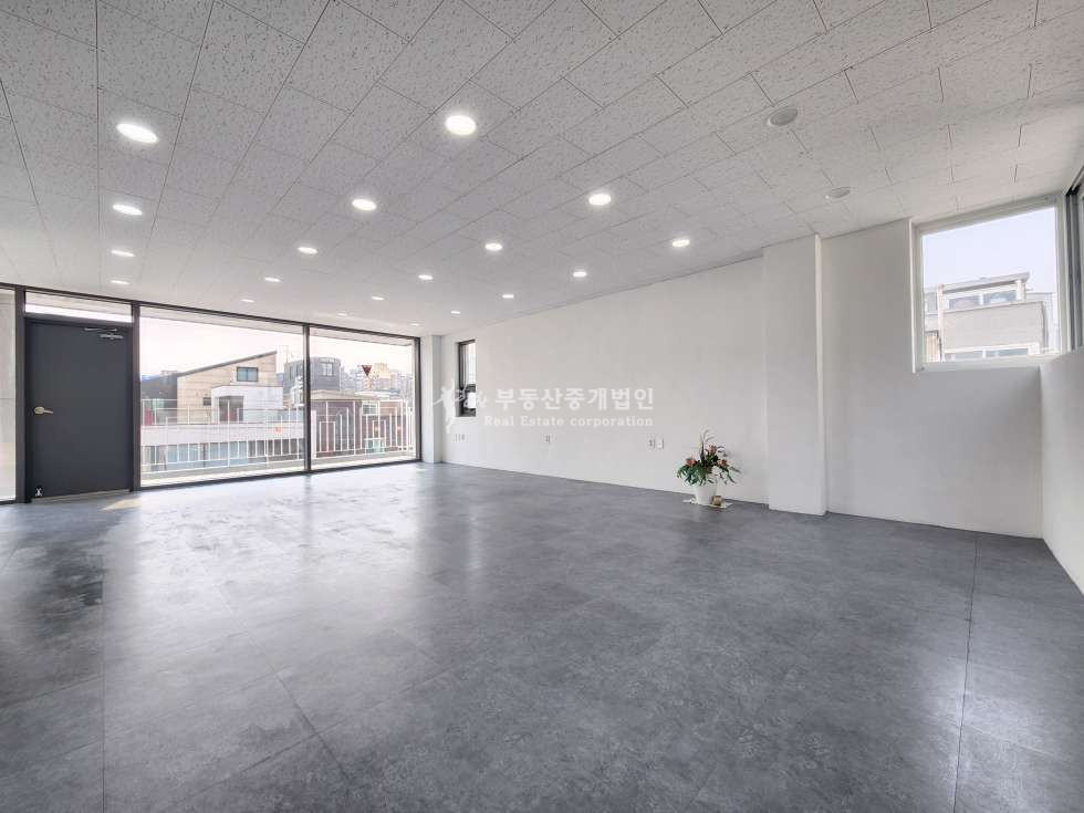 서울 마포구 연남동 무권리 l 신축 l 연트럴파크 l 홍대입구역5분거리 l 5층 월세 매물번호 10387 사진 2