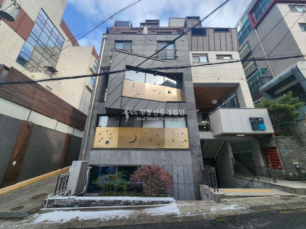서울 마포구 서교동 홍대입구역 초역세권 경의선숲길 인근 준신축급 사옥형 건물 매매 매물번호 12490 사진 1