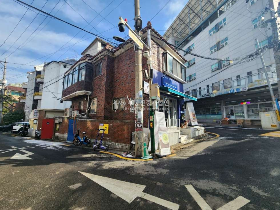 서울 마포구 서교동 홍대입구역 도보 5분, 대로변 이면 5거리 코너건물 , 가시성 갑 투자가치 높은 빌딩 매매 매물번호 12488 사진 2