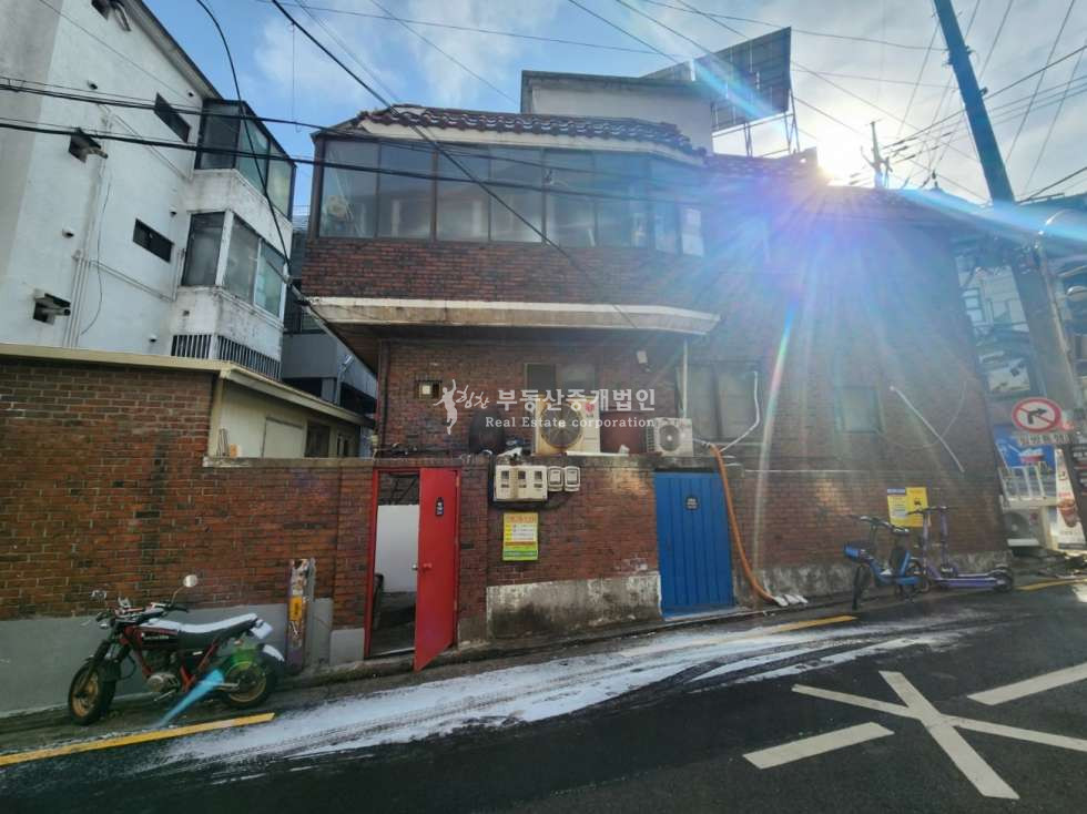 서울 마포구 서교동 홍대입구역 도보 5분, 대로변 이면 5거리 코너건물 , 가시성 갑 투자가치 높은 빌딩 매매 매물번호 12488 사진 5
