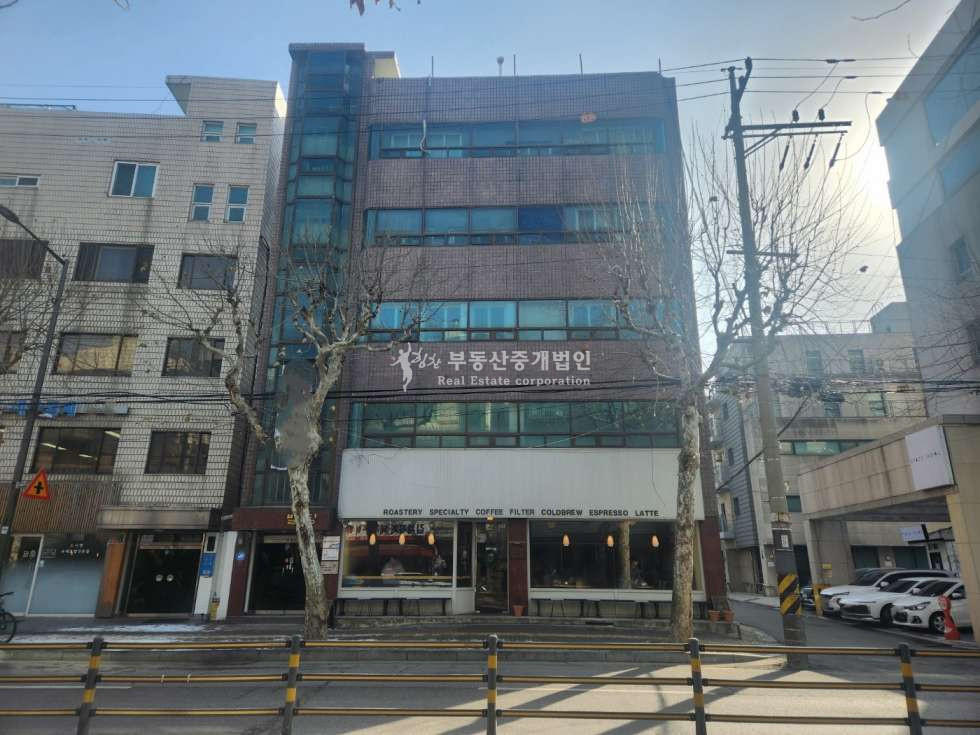 서울 마포구 서교동 홍대입구역 역세권, 4차선 대로변 코너 위치 가시성 우수한 건물 매매 매물번호 12487 사진 1