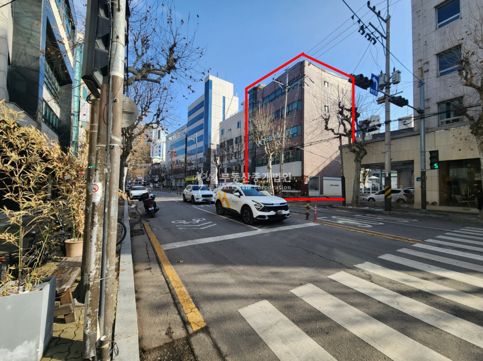 서울 마포구 서교동 홍대입구역 역세권, 4차선 대로변 코너 위치 가시성 우수한 건물 매매 매물번호 12487 사진 7