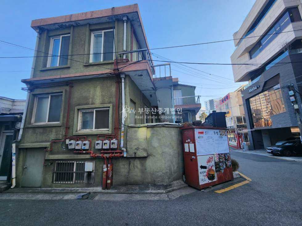 서울 마포구 동교동 홍대입구역 트리플역세권, 경의선 숲길 인근 가시성 좋은 코너 빌딩 매매 매물번호 12366 사진 3