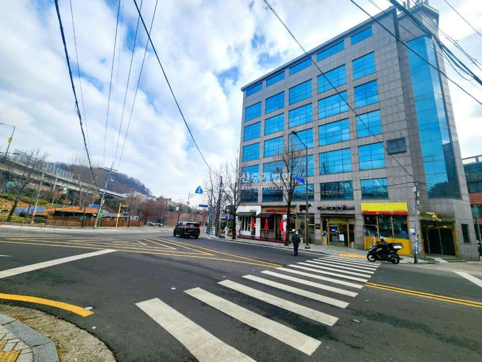 서울 마포구 연남동 연남교 교차로 앞 대로변 사거리 코너 중형빌딩 매매 매물번호 12342 사진 2