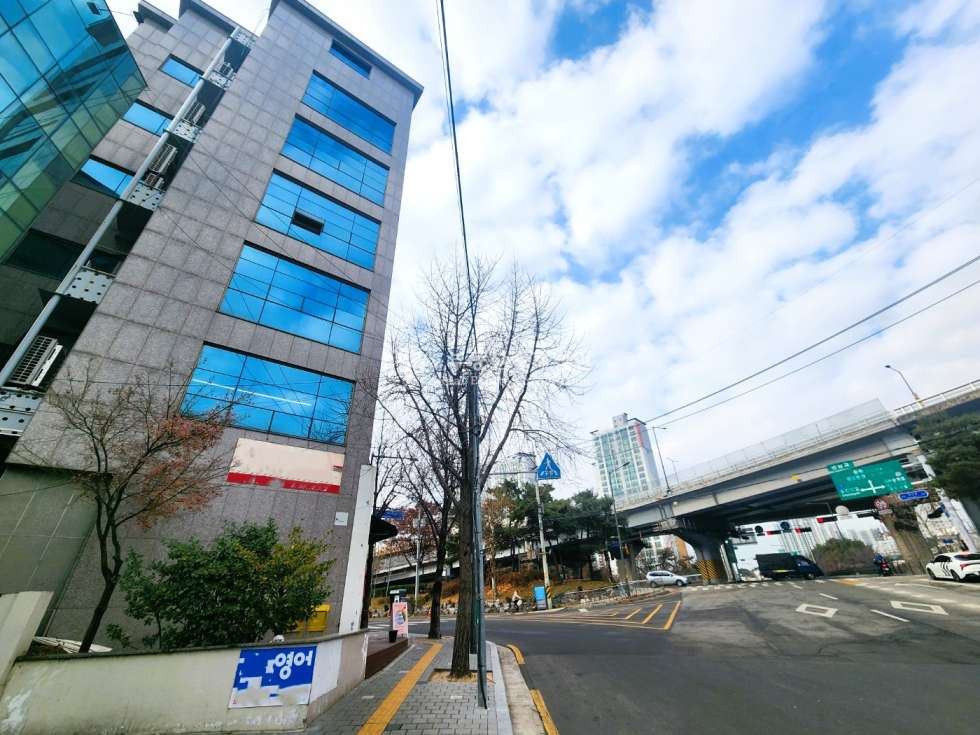 서울 마포구 연남동 연남교 교차로 앞 대로변 사거리 코너 중형빌딩 매매 매물번호 12342 사진 3