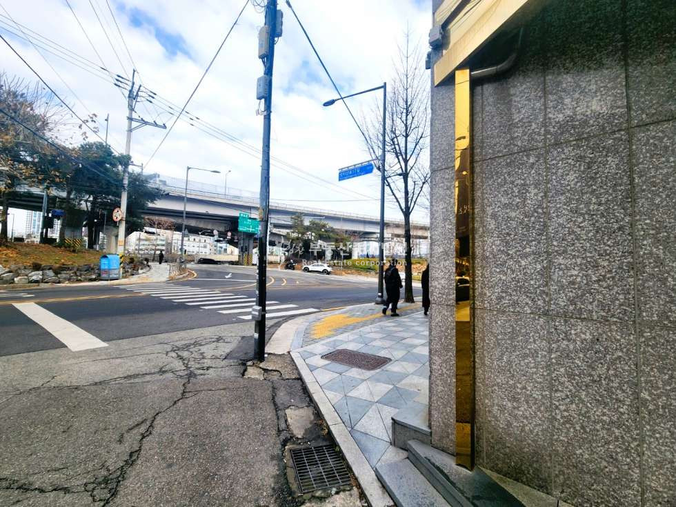 서울 마포구 연남동 연남교 교차로 앞 대로변 사거리 코너 중형빌딩 매매 매물번호 12342 사진 5