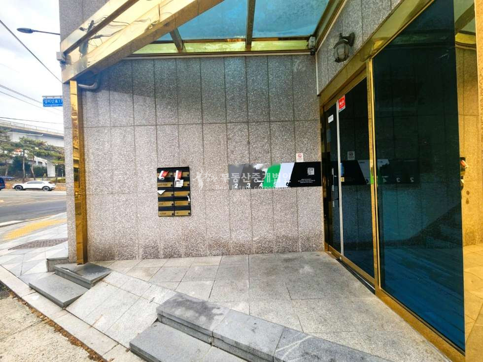 서울 마포구 연남동 연남교 교차로 앞 대로변 사거리 코너 중형빌딩 매매 매물번호 12342 사진 6