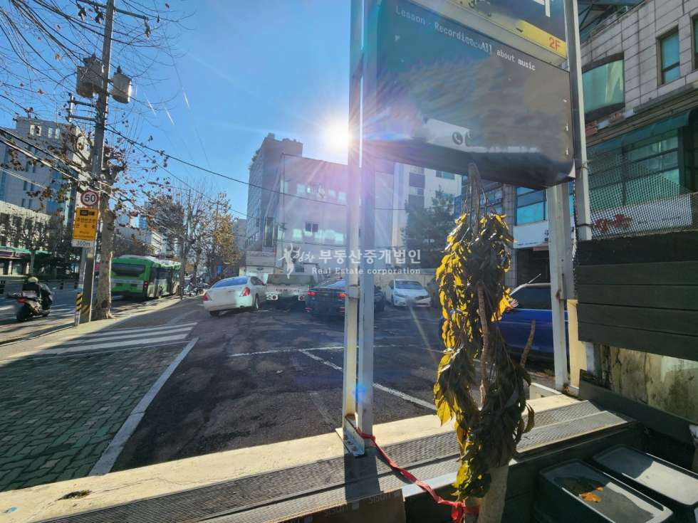 서울 마포구 서교동 홍대입구역 도보 5분 , 월드컵북로 대로변 노출 좋은 올근생 빌딩 매매 매물번호 12281 사진 2