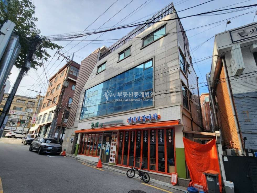 서울 마포구 서교동 홍대땡땡거리 인근 대로변에서 보이는 가시성 우수한 건물 / 외국인 관광 숙박업종 가능! 매매 매물번호 12217 사진 2