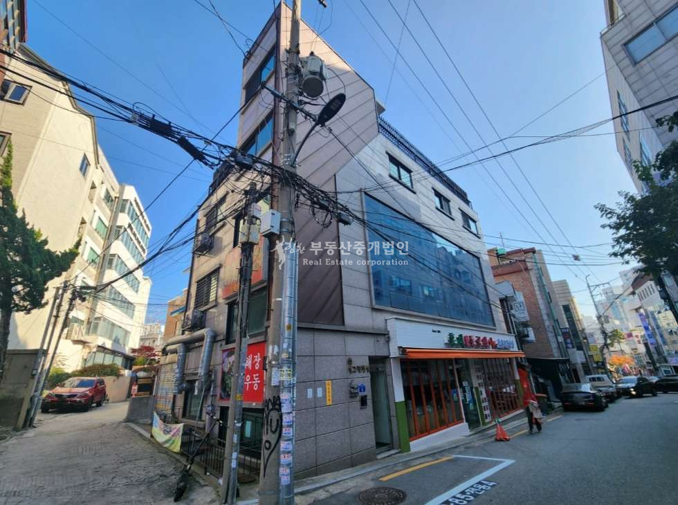 서울 마포구 서교동 홍대땡땡거리 인근 대로변에서 보이는 가시성 우수한 건물 / 외국인 관광 숙박업종 가능! 매매 매물번호 12212 사진 3