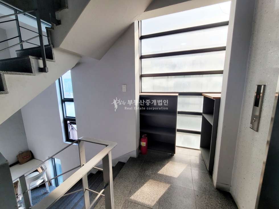 서울 마포구 서교동 합정역 , 상수역 도보 4분 즉시 입주 가능한 4층 사무실 월세 매물번호 11982 사진 7