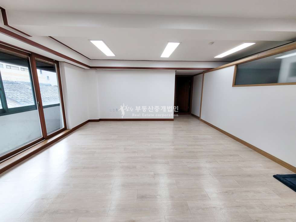서울 마포구 서교동 홍대입구역 도보 3분, 가성비 좋은 주택형 사무실 월세 매물번호 11913 사진 1