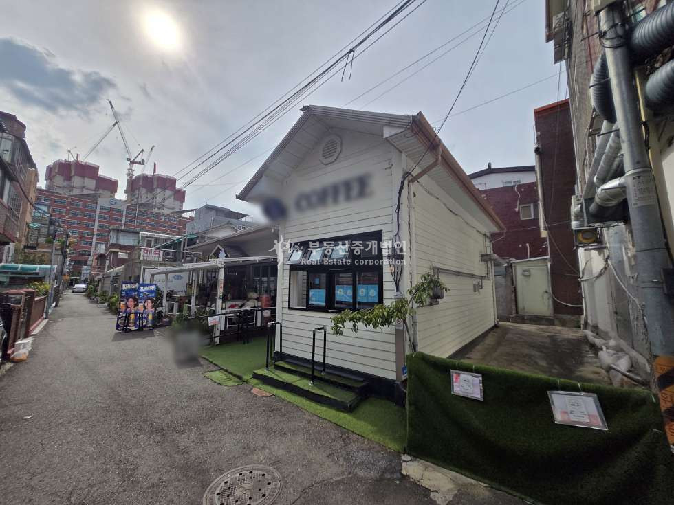 서울 마포구 신수동 서강대 경의선 숲길 바로 앞 l 느낌있는 독채 테라스 1층 상가 월세 매물번호 11513 사진 1