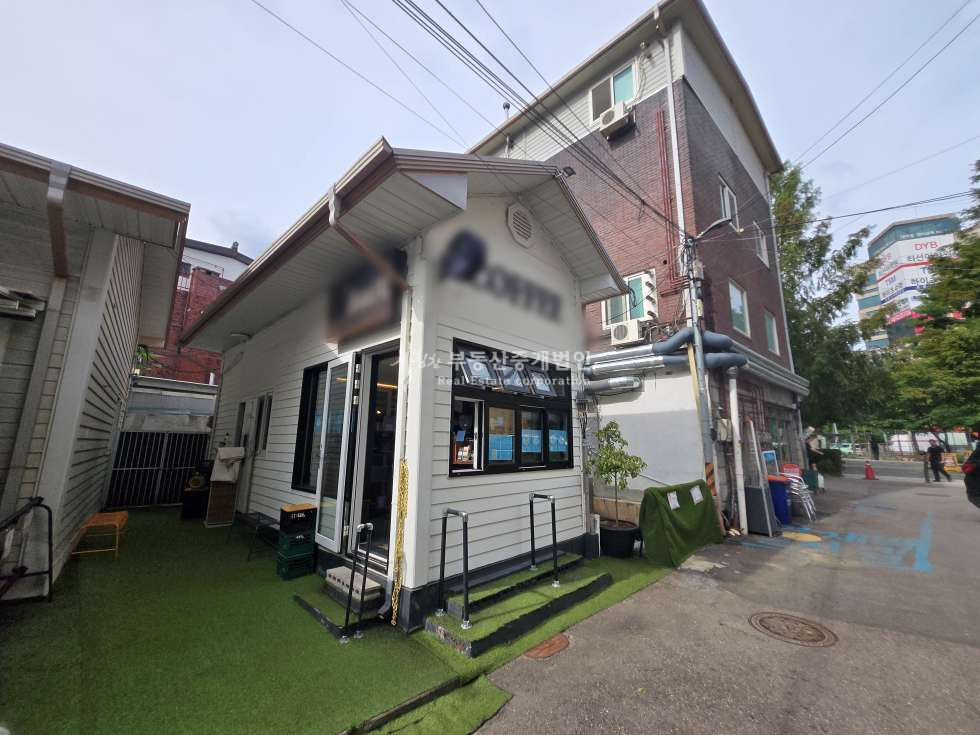 서울 마포구 신수동 서강대 경의선 숲길 바로 앞 l 느낌있는 독채 테라스 1층 상가 월세 매물번호 11513 사진 9