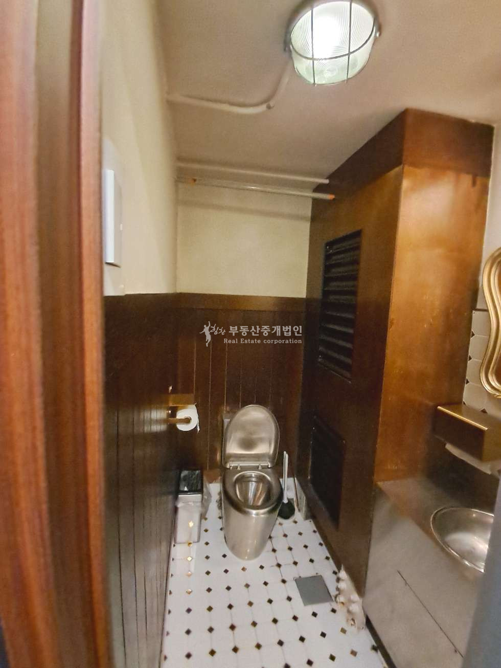 서울 마포구 상수동 상수역 초역세권 카페거리 코너 위치 1층 상가 월세 매물번호 11097 사진 2