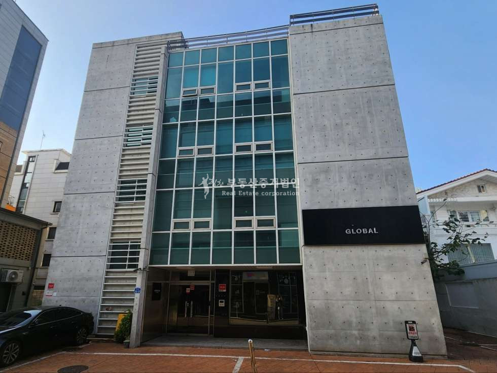 서울 마포구 동교동 홍대입구역 역세권 편리한 자주식주차의 내외관 컨디션 특A급 사옥형 건물 매매 매물번호 10413 사진 2