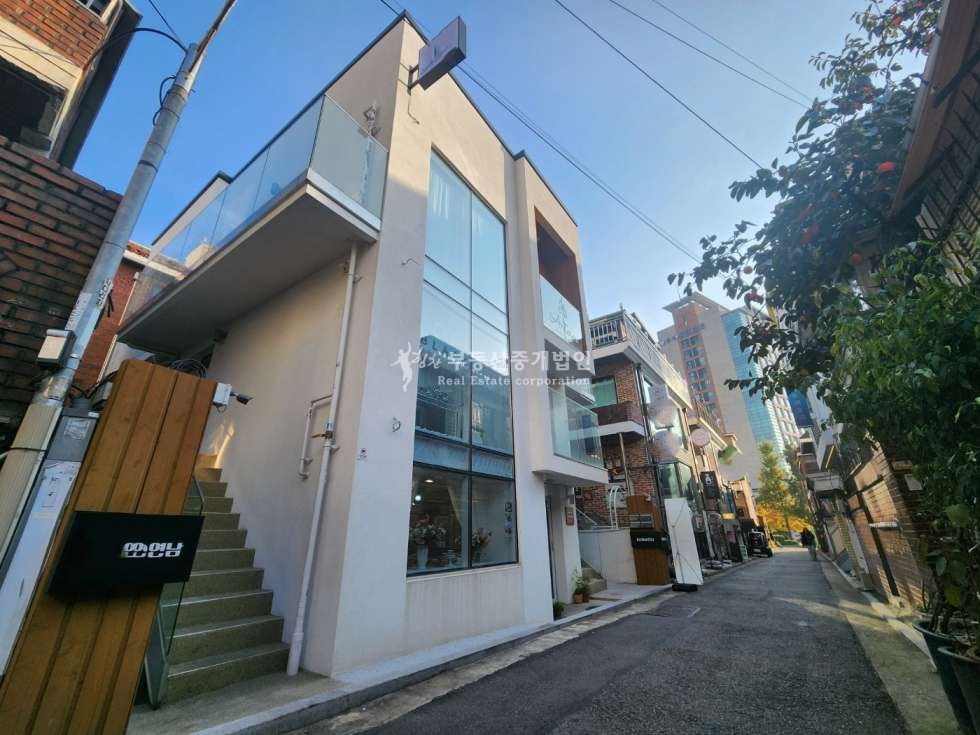서울 마포구 동교동 경의선 숲길, 연남동 미로길 초입 유동인구, 임차수요 많은 올근생 리모델링 건물 매매 매물번호 10276 사진 1