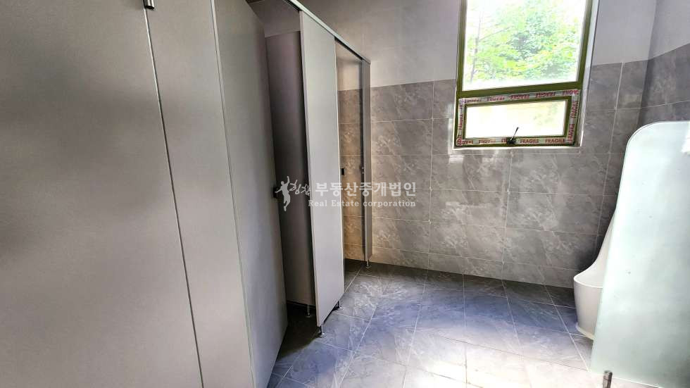 서울 마포구 서교동 무권리 l 홍대정문인근 l 큰평수 l 학원거리 대로변 1층코너상가 월세 매물번호 10812 사진 7