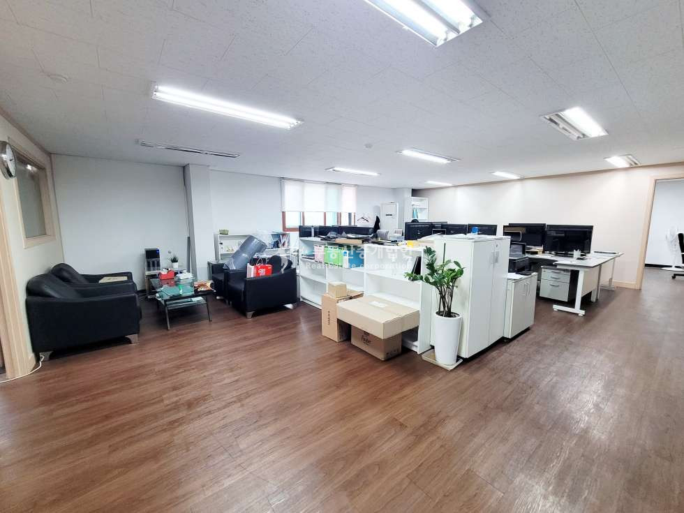 서울 마포구 서교동 홍대입구역 도보 6분, 공간분리 잘 된 가성비 좋은 사무실 월세 매물번호 11912 사진 3
