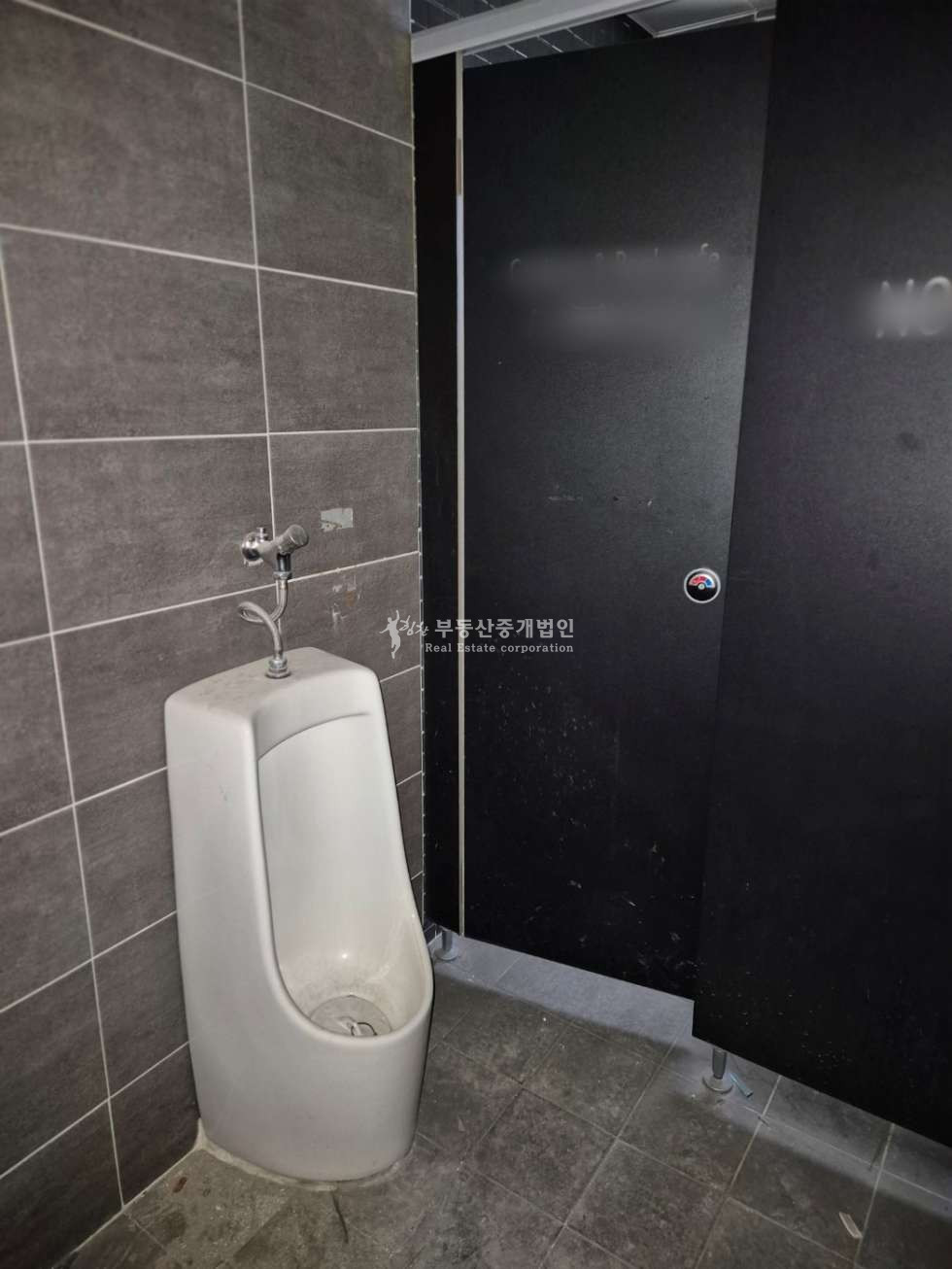 서울 마포구 서교동 무권리 홍대입구역 대로변에 위치한 전면 노출 우수한 대형 평수 월세 매물번호 12698 사진 9