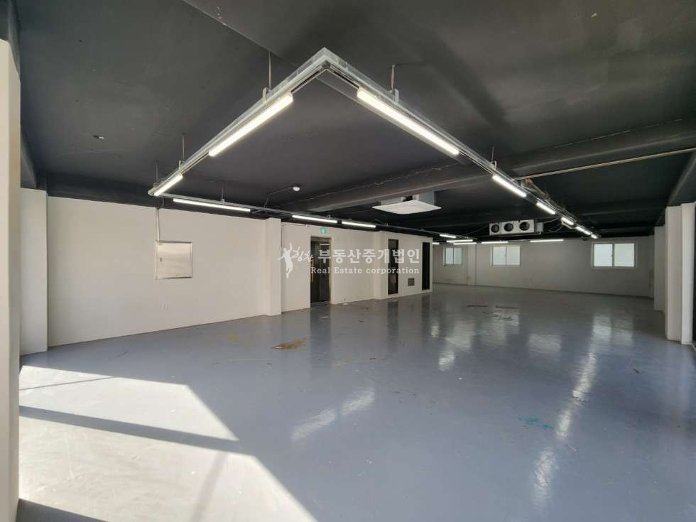 서울 마포구 서교동 상수 합정 더블역세권 2023년 리모델링 완료한 깔끔한 전면 통창 상가 월세 매물번호 12602 사진 5