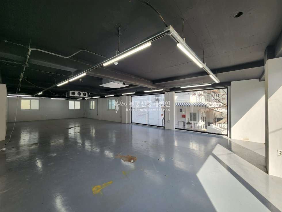 서울 마포구 서교동 상수 합정 더블역세권 2023년 리모델링 완료한 깔끔한 전면 통창 상가 월세 매물번호 12602 사진 6