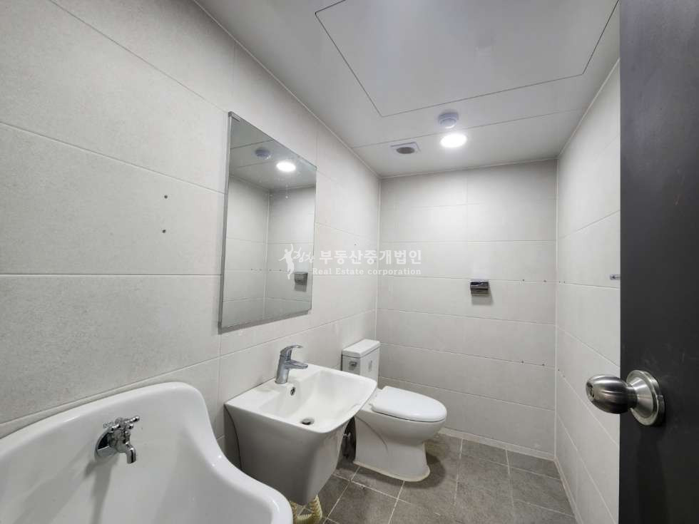 서울 마포구 서교동 상수 합정 더블역세권 2023년 리모델링 완료한 깔끔한 전면 통창 상가 월세 매물번호 12602 사진 8