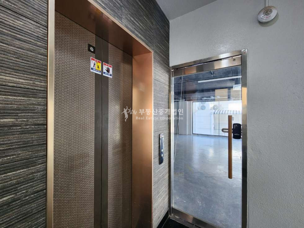 서울 마포구 서교동 상수 합정 더블역세권 2023년 리모델링 완료한 깔끔한 전면 통창 상가 월세 매물번호 12602 사진 9