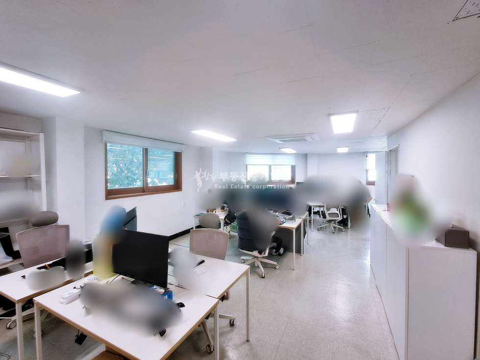 서울 마포구 서교동 동교로 대로변 코너에 위치한 사무실 추천드립니다. 월세 매물번호 12085 사진 1