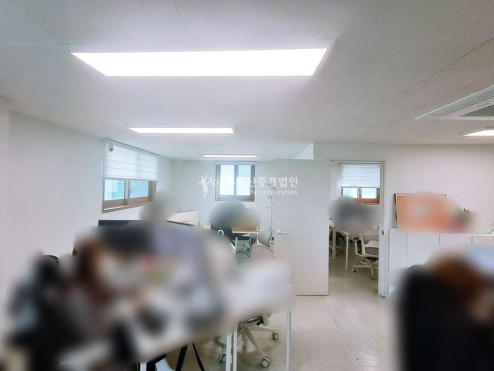 서울 마포구 서교동 동교로 대로변 코너에 위치한 사무실 추천드립니다. 월세 매물번호 12085 사진 4
