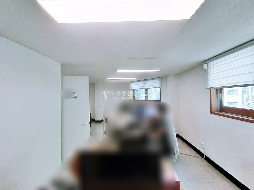 서울 마포구 서교동 동교로 대로변 코너에 위치한 사무실 추천드립니다. 월세 매물번호 12085 사진 6