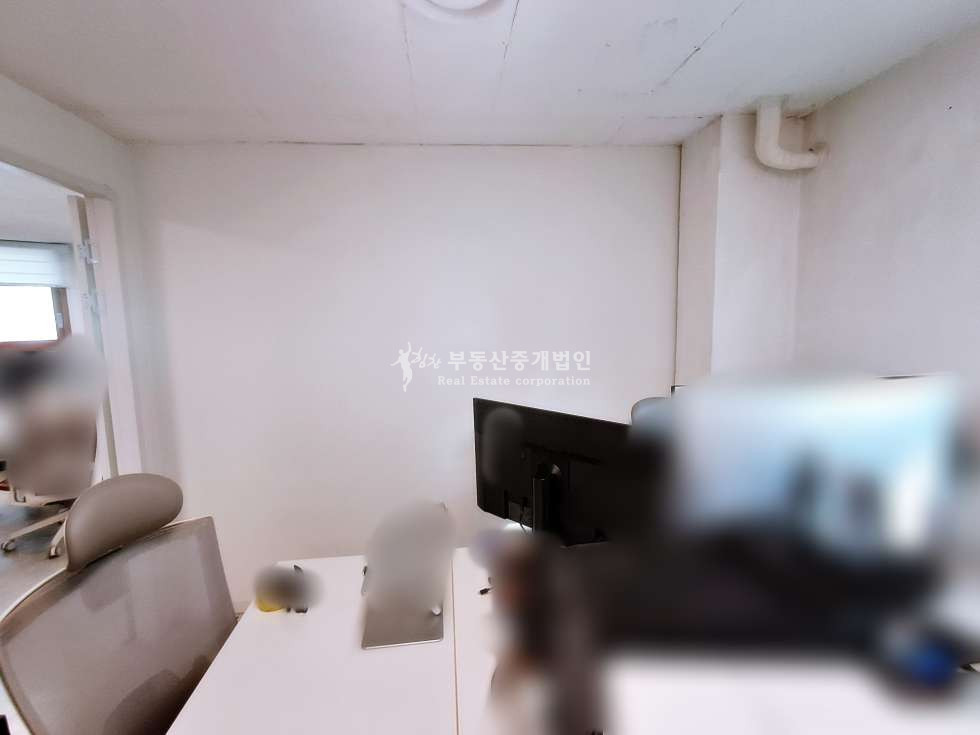 서울 마포구 서교동 동교로 대로변 코너에 위치한 사무실 추천드립니다. 월세 매물번호 12085 사진 8
