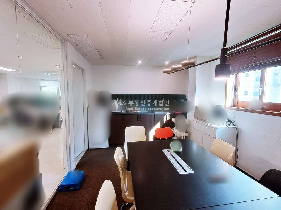 서울 마포구 서교동 동교로 대로변 코너에 위치한 사무실 추천드립니다. 월세 매물번호 12085 사진 10