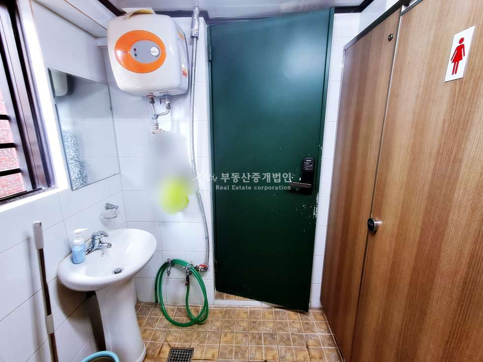 서울 마포구 서교동 동교로 대로변 코너에 위치한 사무실 추천드립니다. 월세 매물번호 12085 사진 17