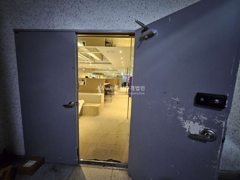 서울 마포구 서교동 실85.인테리어훌륭.대형주차1대무료.큰대로변 월세 매물번호 12727 사진 4